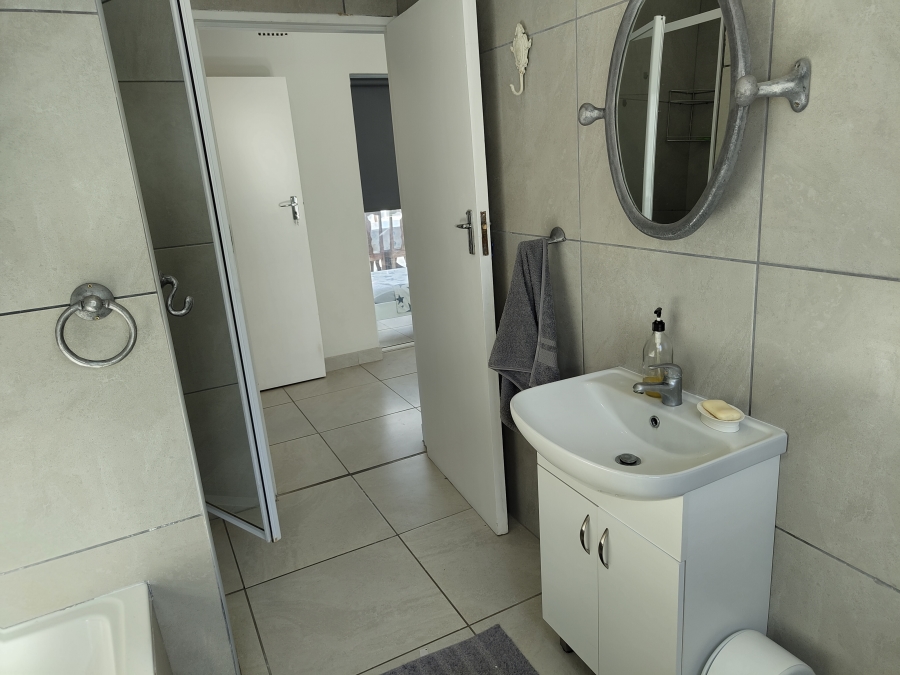 To Let 3 Bedroom Property for Rent in Stilbaai Wes Western Cape
